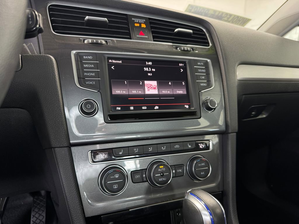 Used 2016 Volkswagen e-Golf SE w/ DC Fast Charging Package FWD image 19