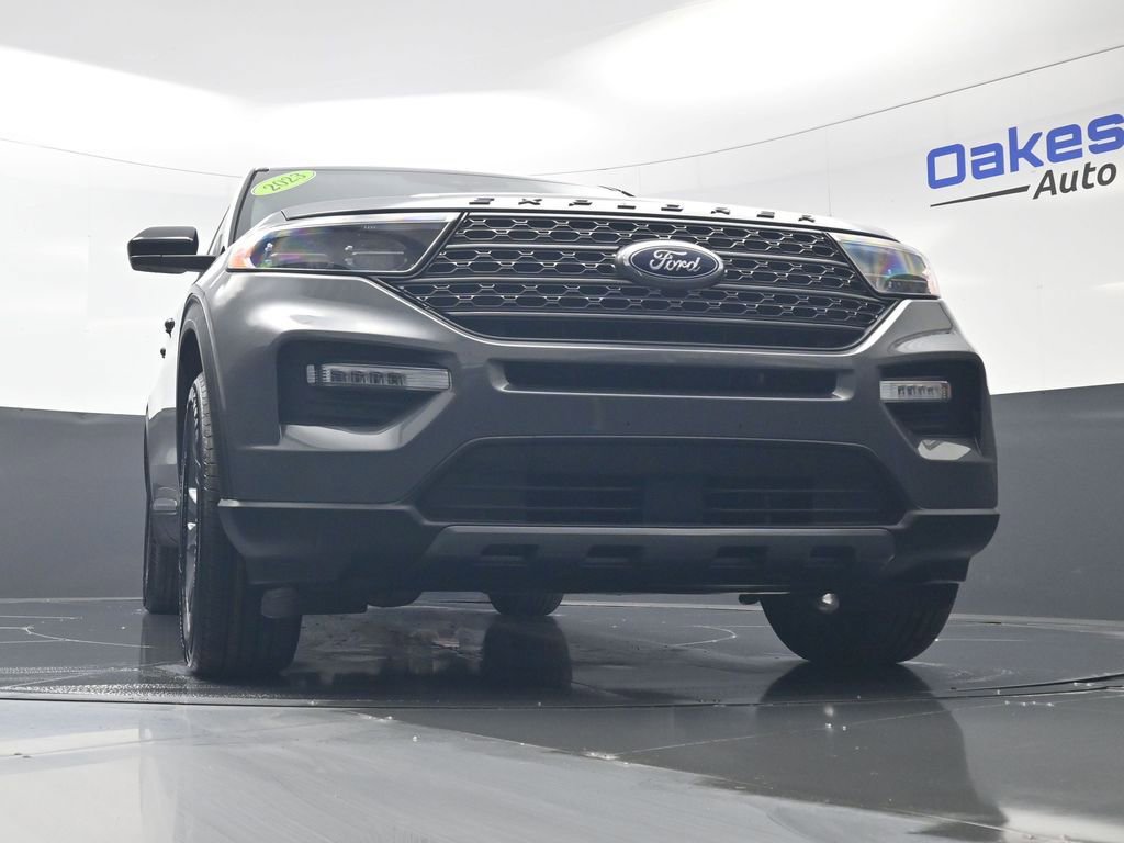 Used 2023 Ford Explorer XLT w/ Equipment Group 202A AWD/4WD image 42