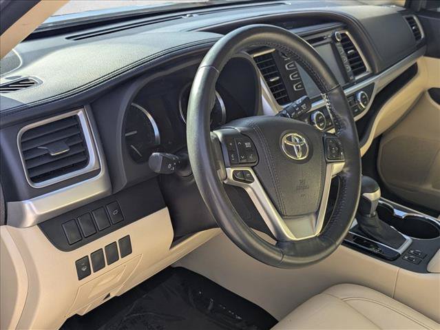 Used 2015 Toyota Highlander XLE FWD image 10