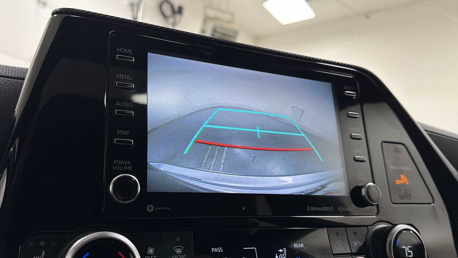 Used 2022 Toyota Highlander XSE image 19