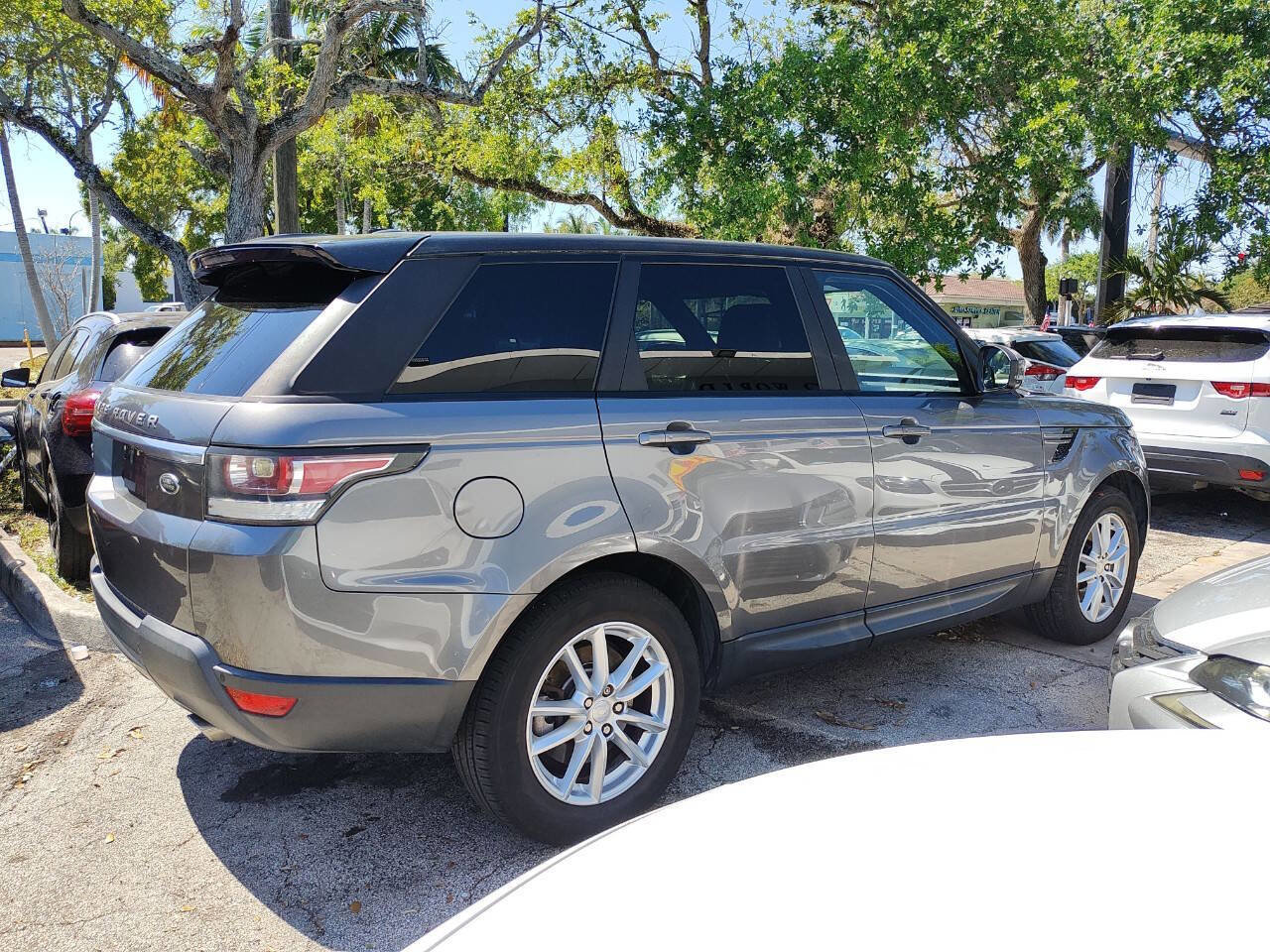 Used 2015 Land Rover Range Rover Sport SE image 13