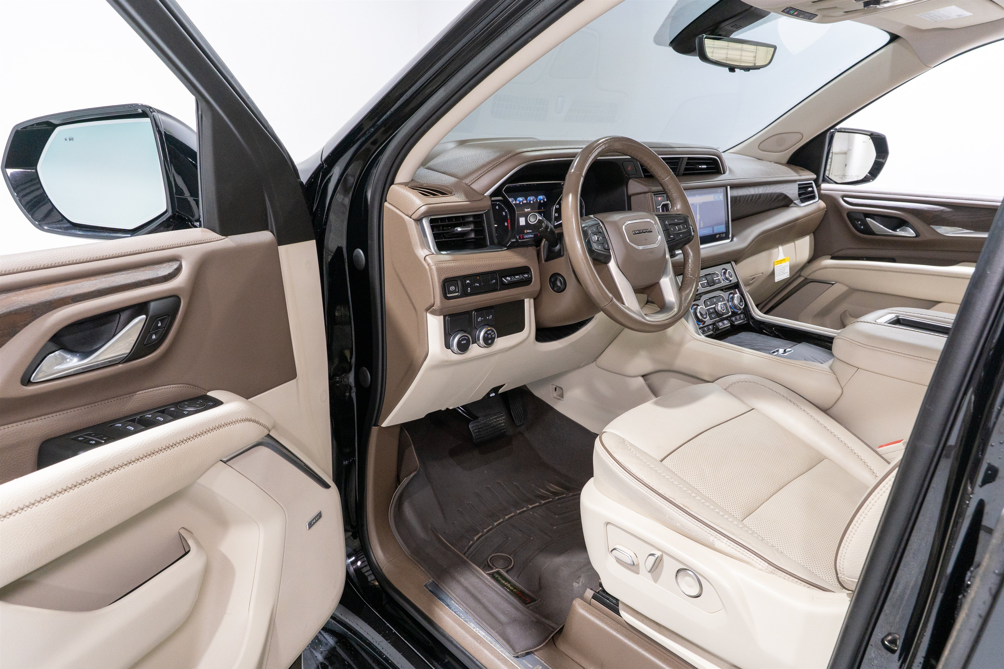 Used 2021 GMC Yukon Denali w/ Advanced Technology Package RWD image 12