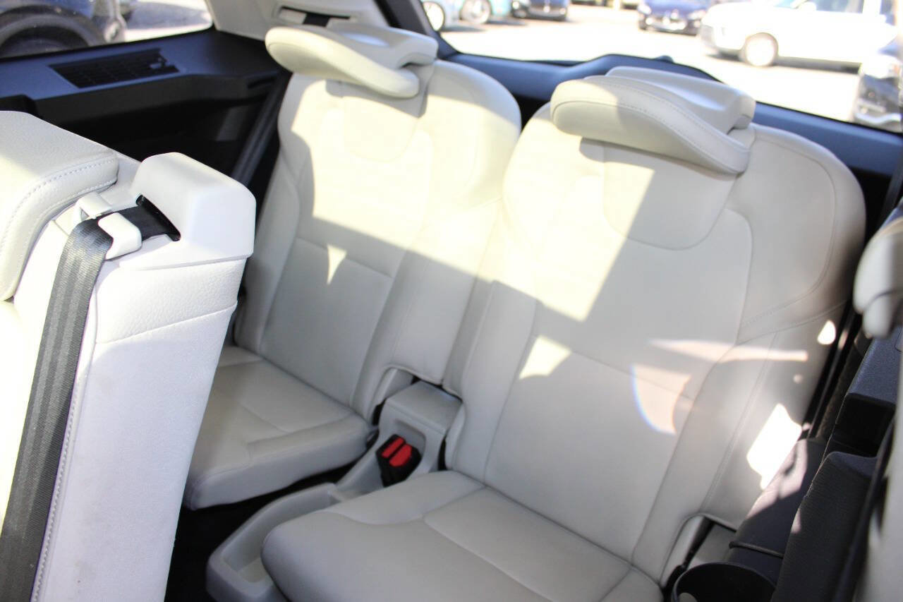 Used 2016 Volvo XC90 T6 Momentum w/ Momentum Plus Package image 21