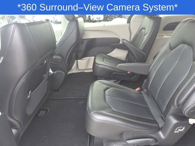 Used 2023 Chrysler Pacifica Touring-L image 44