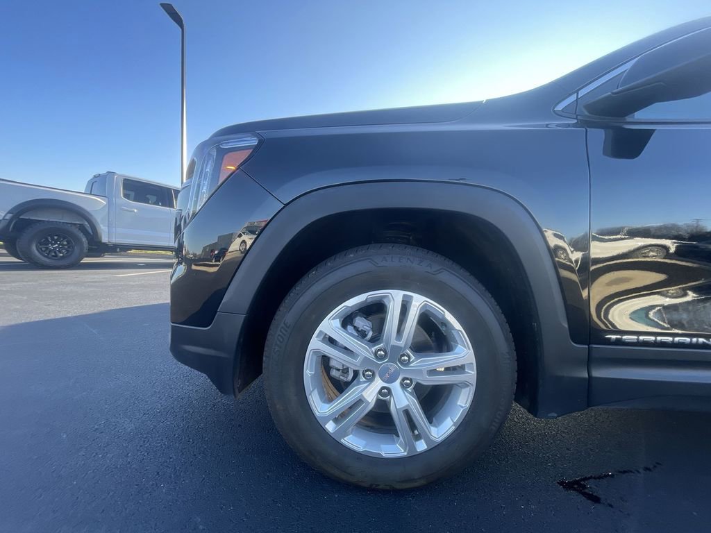 Used 2024 GMC Terrain SLE image 10