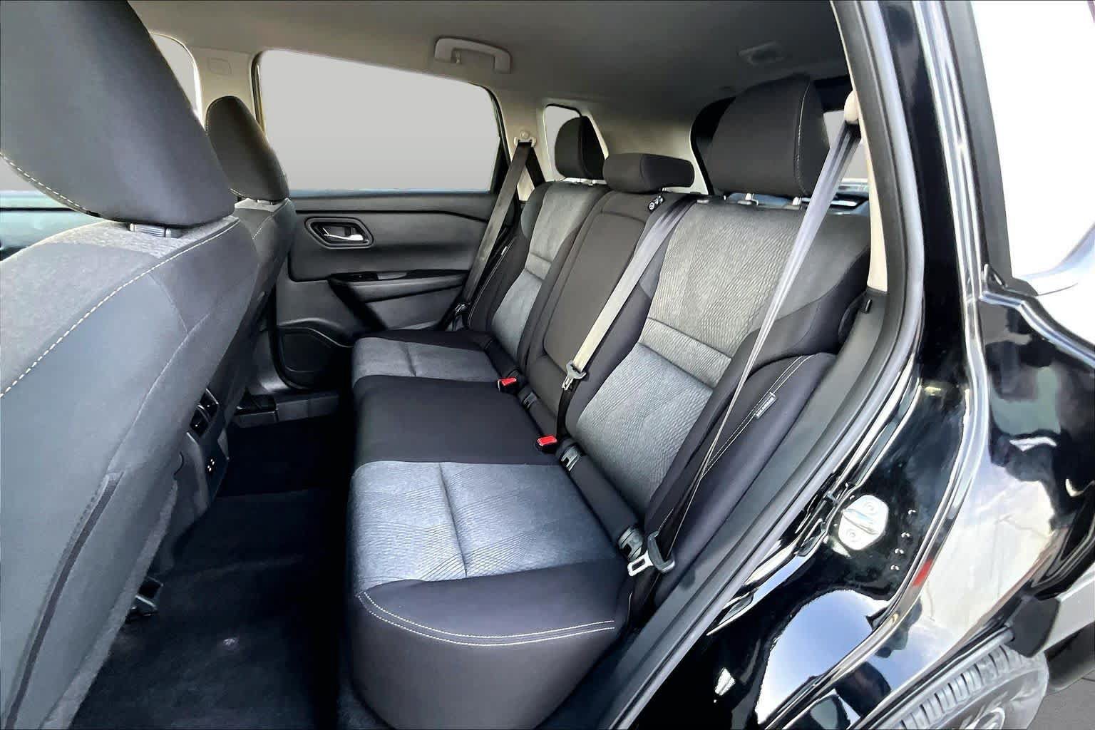 Used 2024 Nissan Rogue SV FWD image 21
