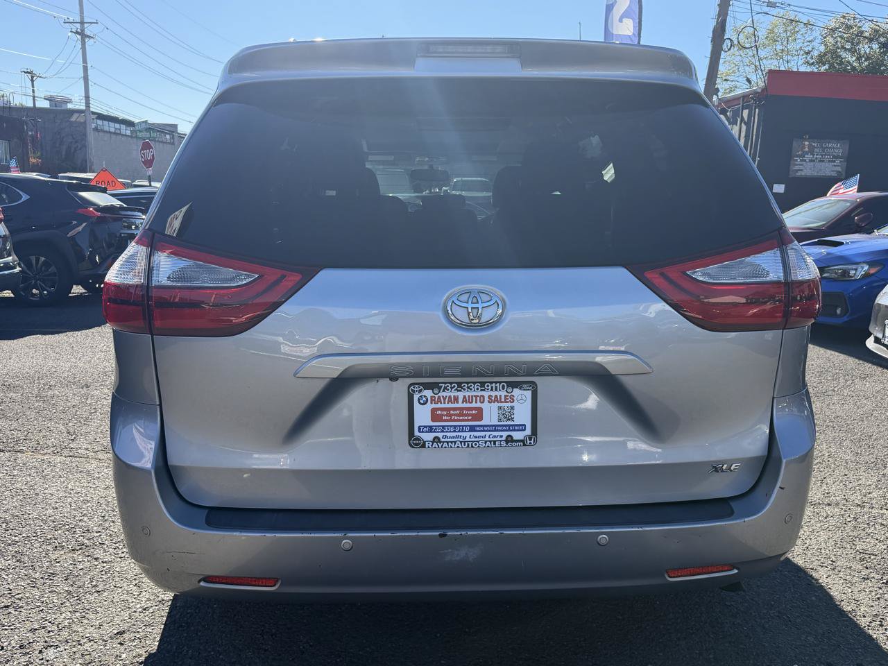 Used 2017 Toyota Sienna XLE w/ XLE Navigation Package FWD image 9