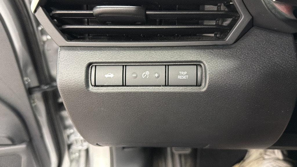 Used 2025 Nissan Altima 2.5 SV FWD image 19
