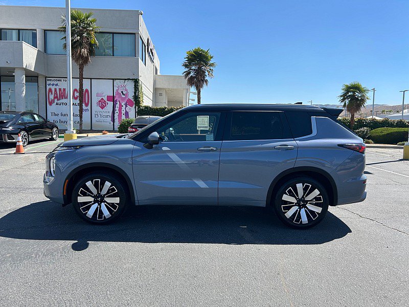Used 2025 Mitsubishi Outlander SEL FWD image 4