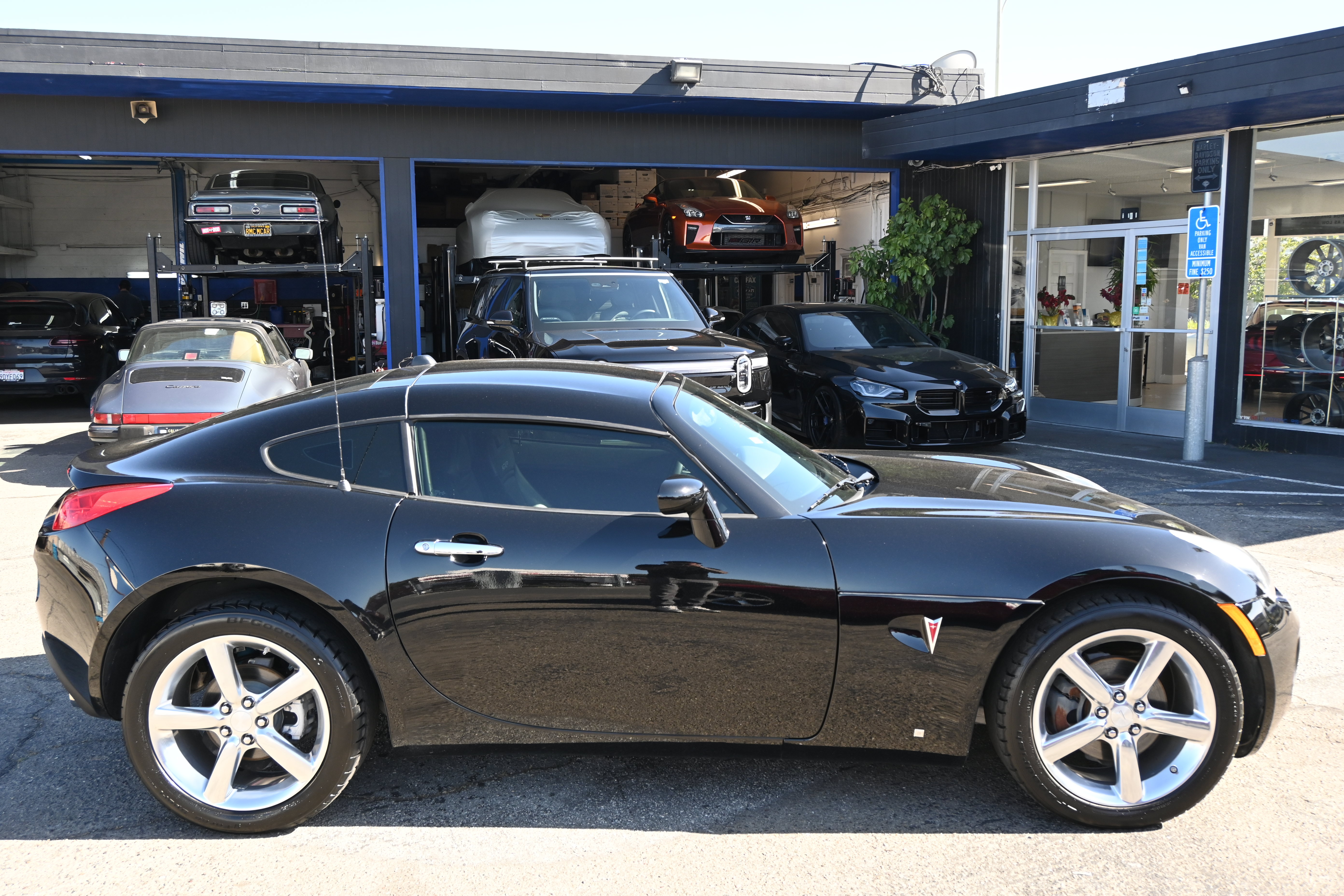 Used 2009 Pontiac Solstice GXP w/ Premium Package RWD image 5