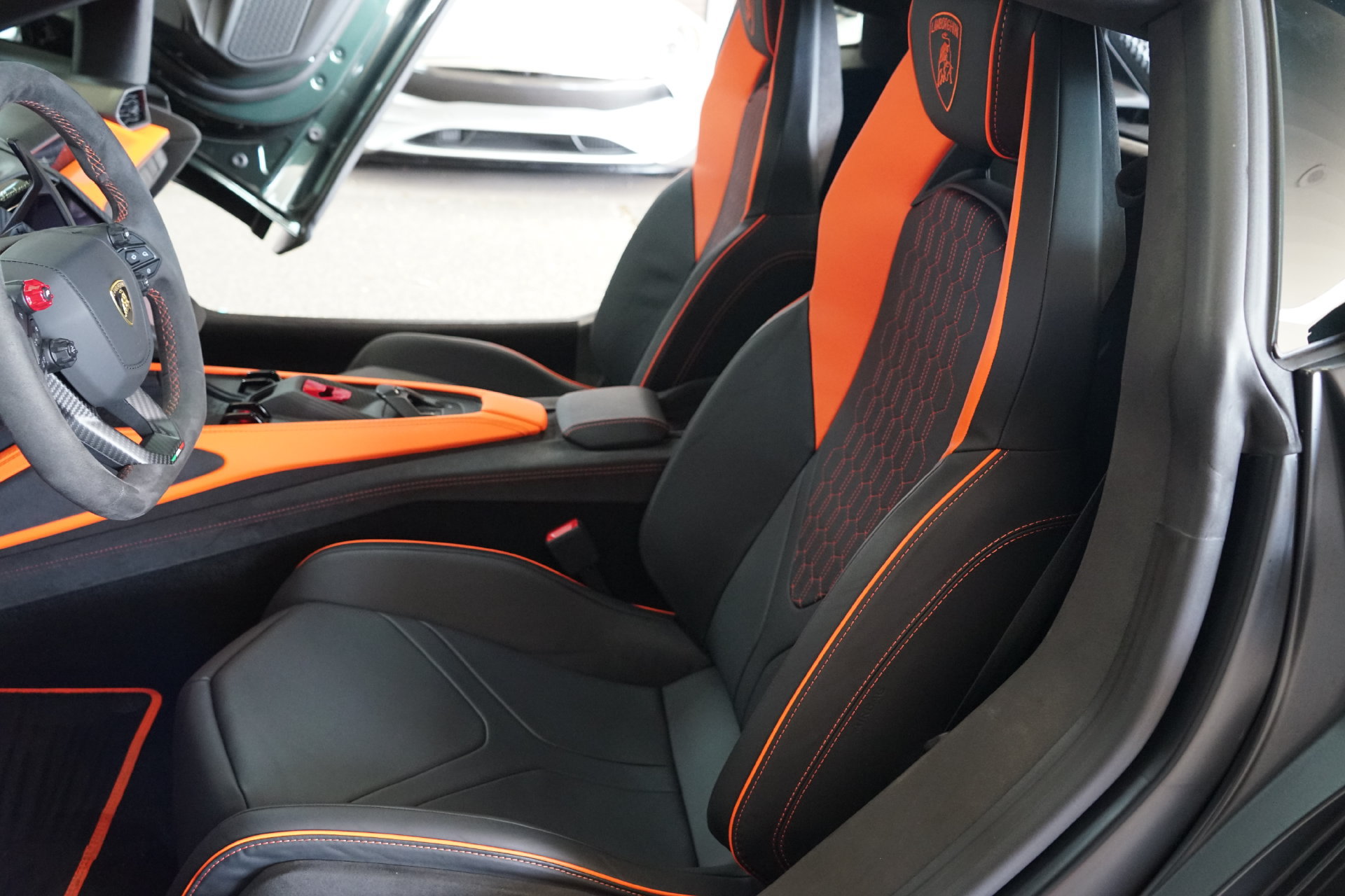 Used 2025 Lamborghini Revuelto AWD/4WD image 9