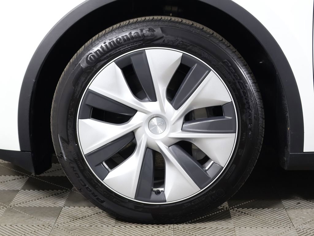 Used 2024 Tesla Model Y Long Range AWD/4WD image 23