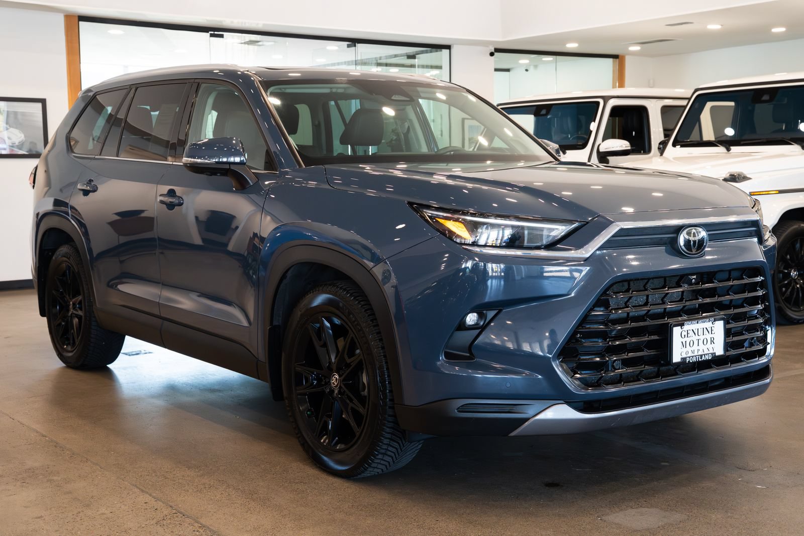 Used 2024 Toyota Grand Highlander AWD image 3