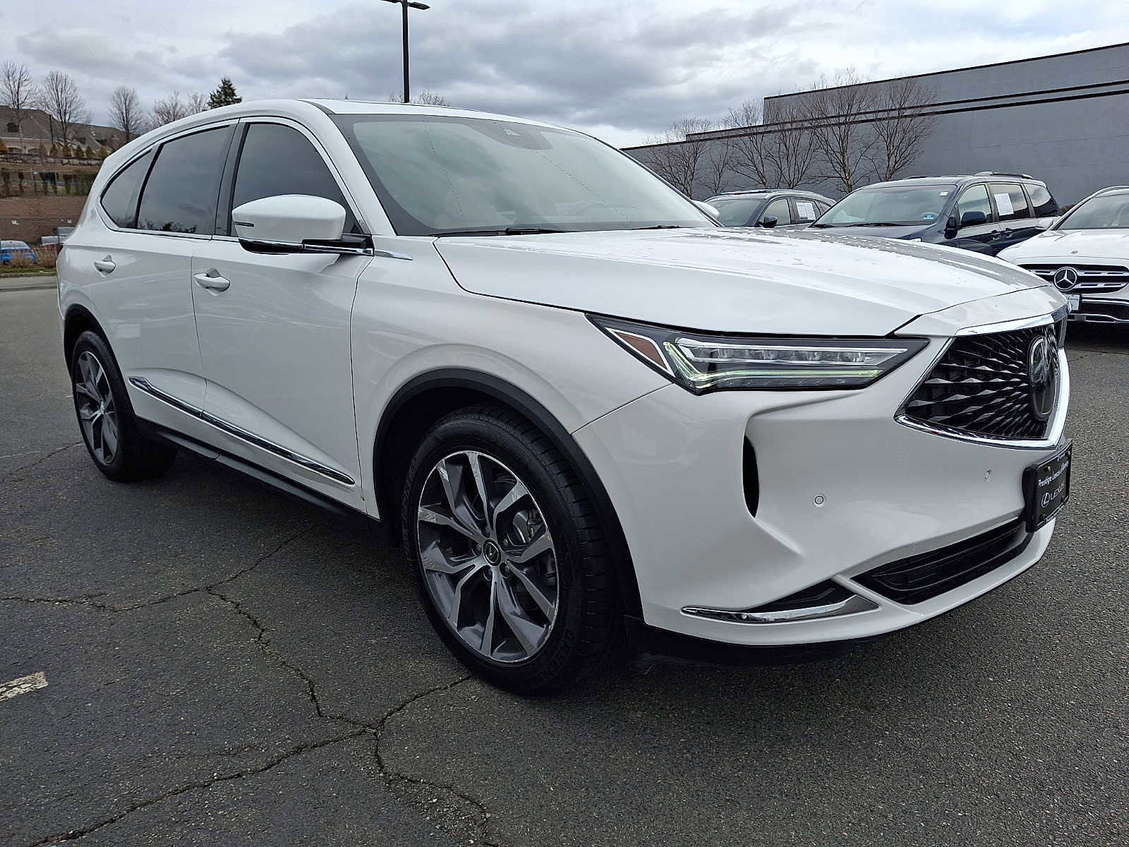 Used 2023 Acura MDX SH-AWD w/ Technology Package image 3