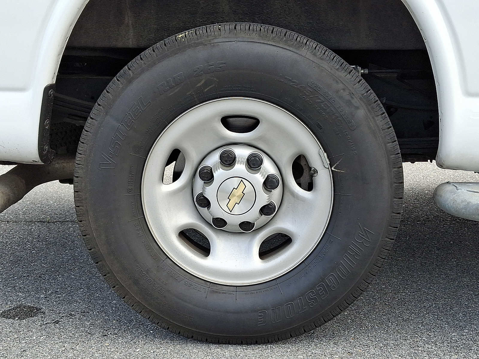 Used 2024 Chevrolet Express 2500 w/ Driver Convenience Package RWD image 9