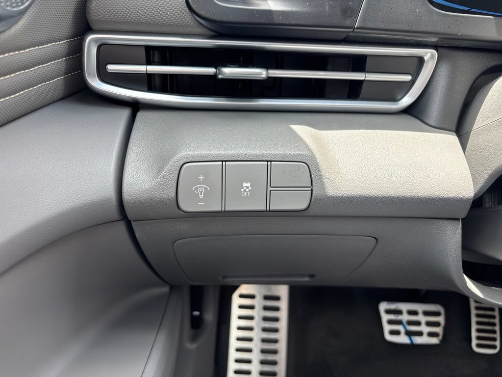 Certified 2026 Hyundai Elantra SEL Sport Premium FWD image 31