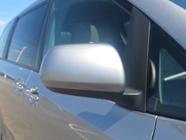 Used 2017 Toyota Sienna XLE w/ XLE Navigation Package FWD image 5