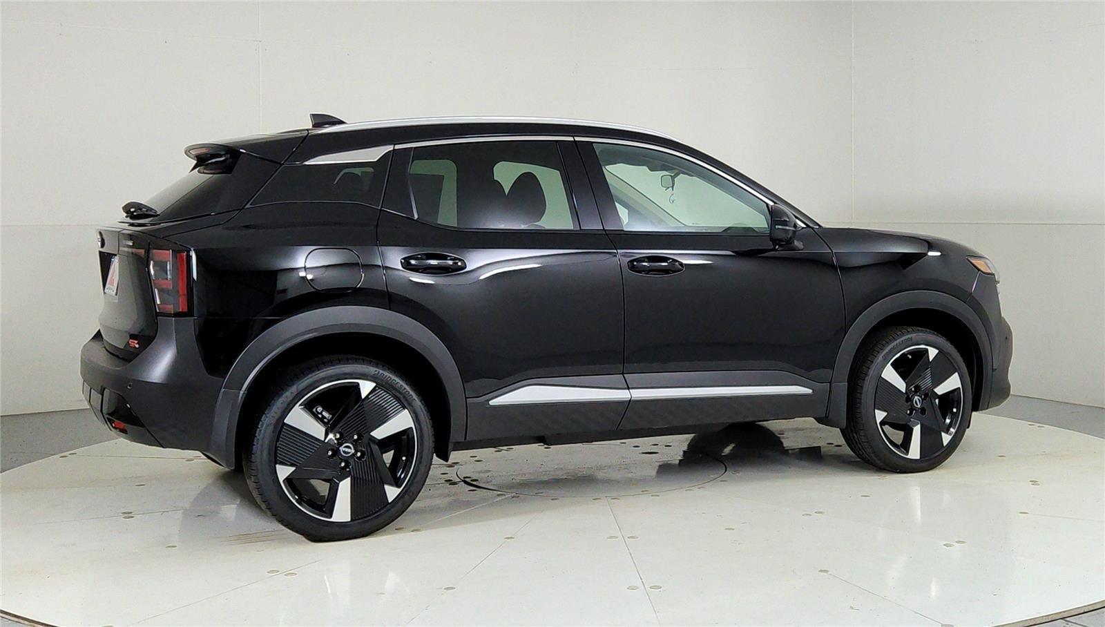 Used 2025 Nissan Kicks SR FWD image 7