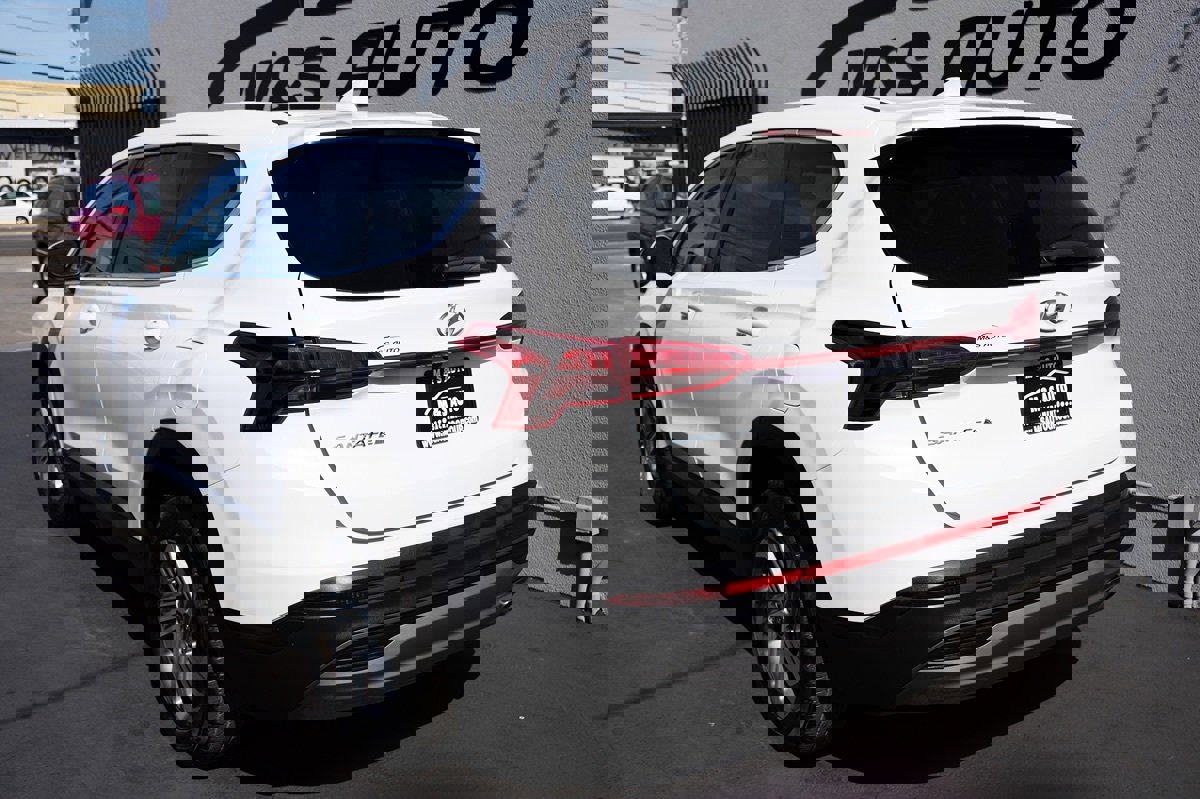 Used 2021 Hyundai Santa Fe SE image 3