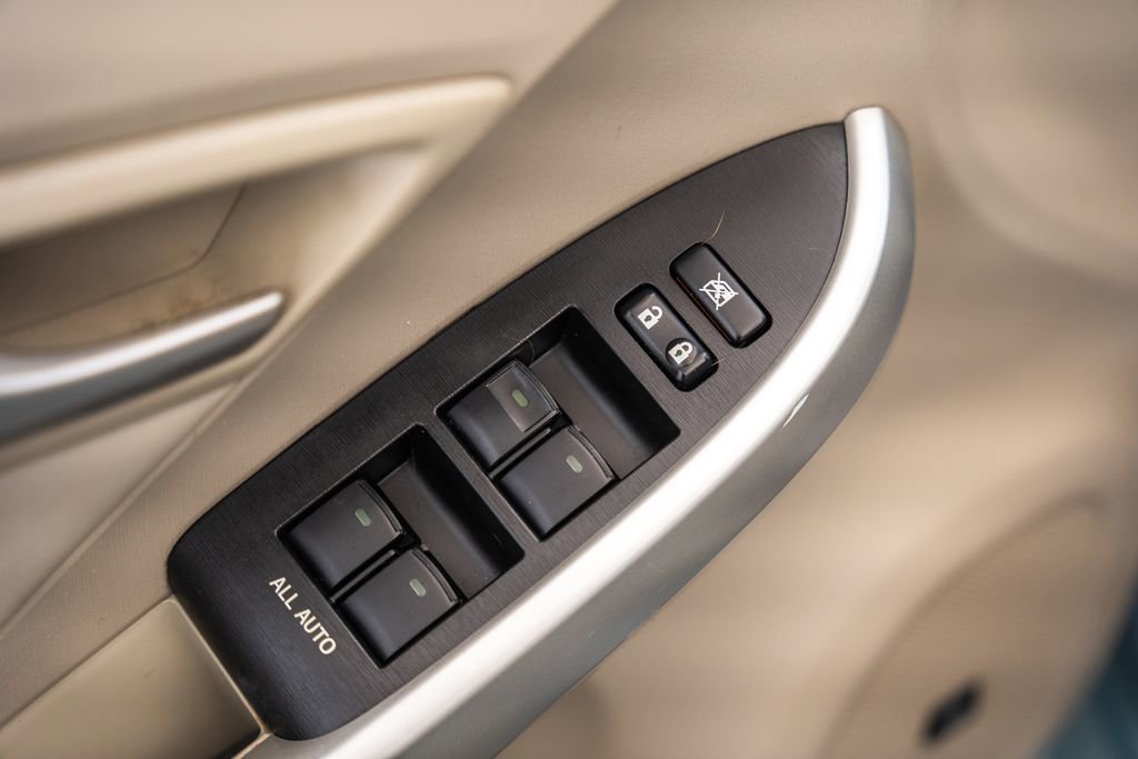 Used 2015 Toyota Prius Five FWD image 37