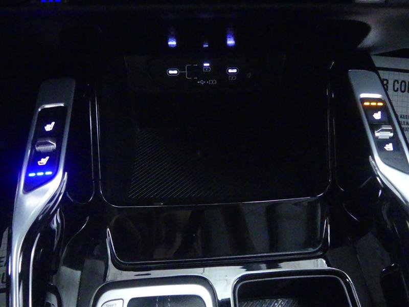 Used 2025 Kia Sorento SX AWD/4WD image 18