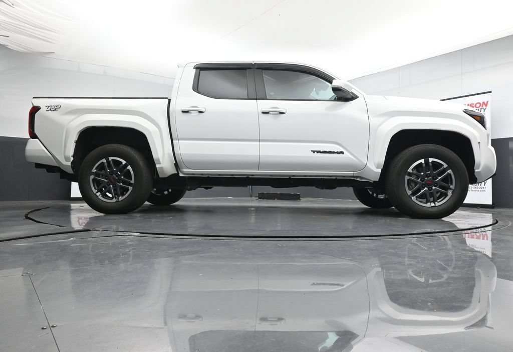 Used 2024 Toyota Tacoma TRD Sport AWD/4WD image 41