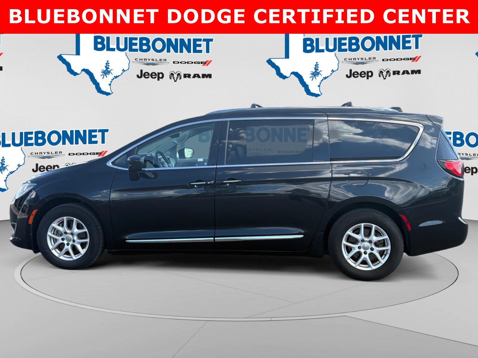 Used 2020 Chrysler Pacifica Touring-L FWD image 8