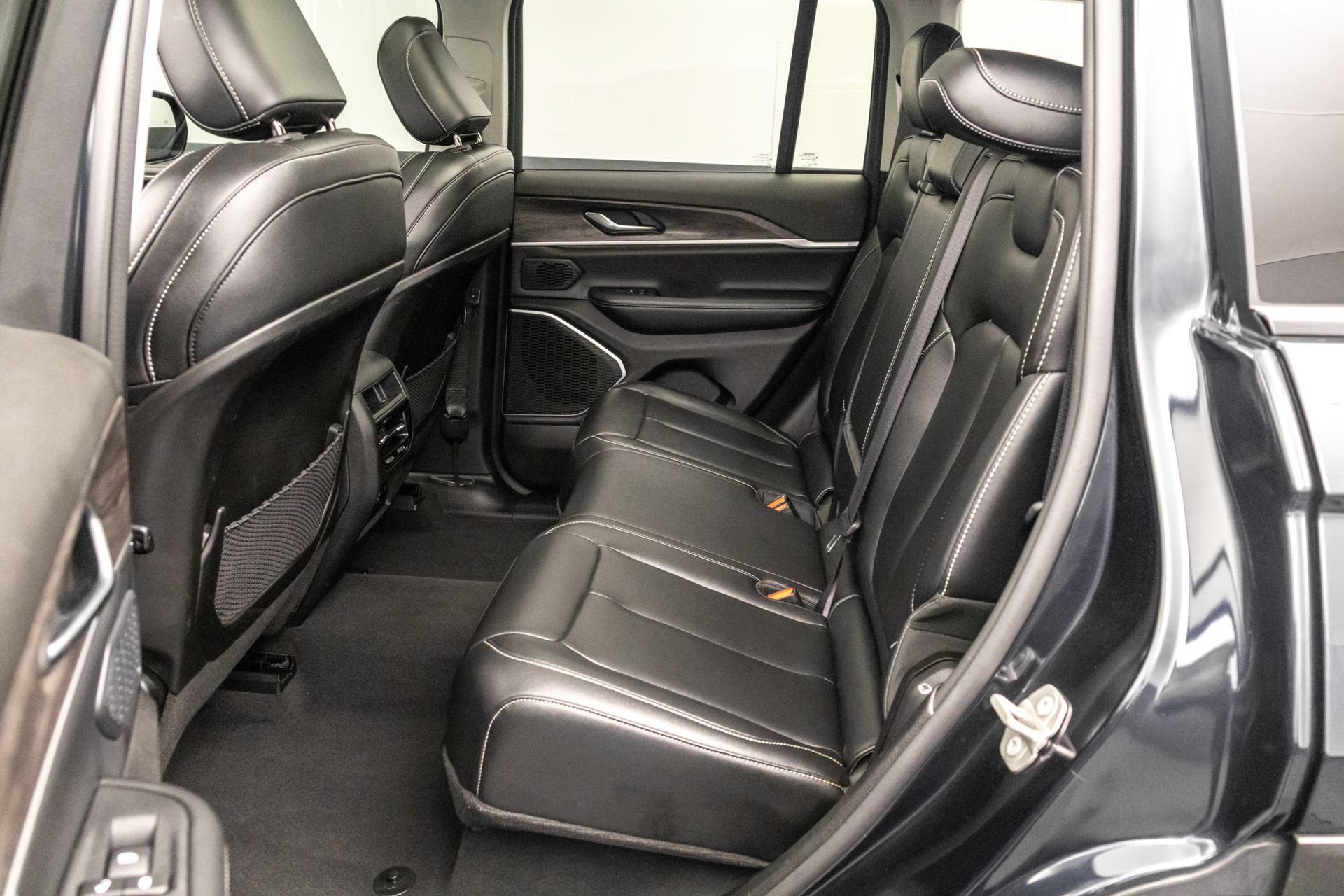 Used 2024 Jeep Grand Cherokee Limited 4xe AWD/4WD image 30