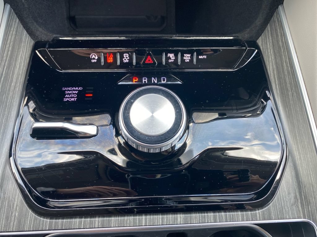Used 2024 Jeep Wagoneer Series II AWD/4WD image 42