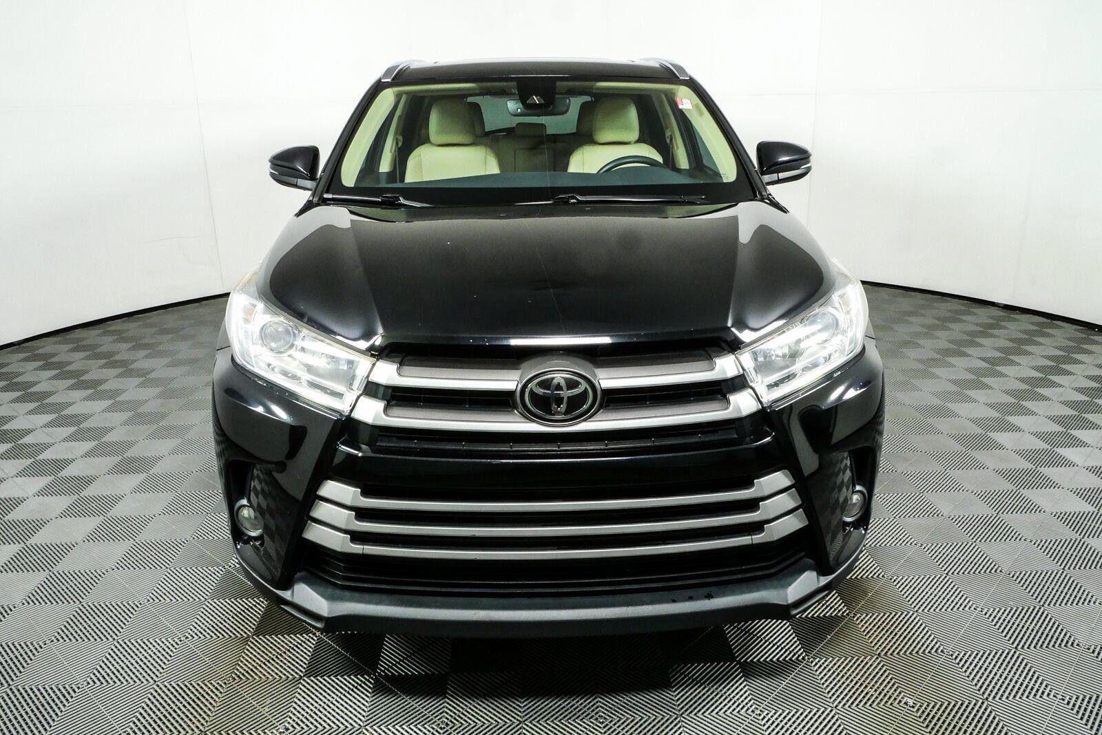 Used 2019 Toyota Highlander XLE AWD/4WD image 26