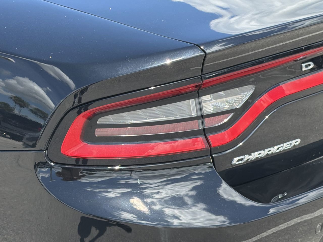 Used 2020 Dodge Charger SXT RWD image 7