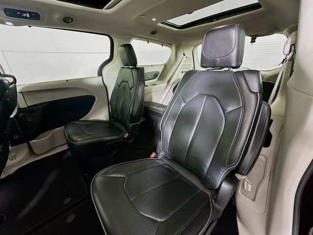 Used 2018 Chrysler Pacifica Limited w/ Tire & Wheel Group image 26