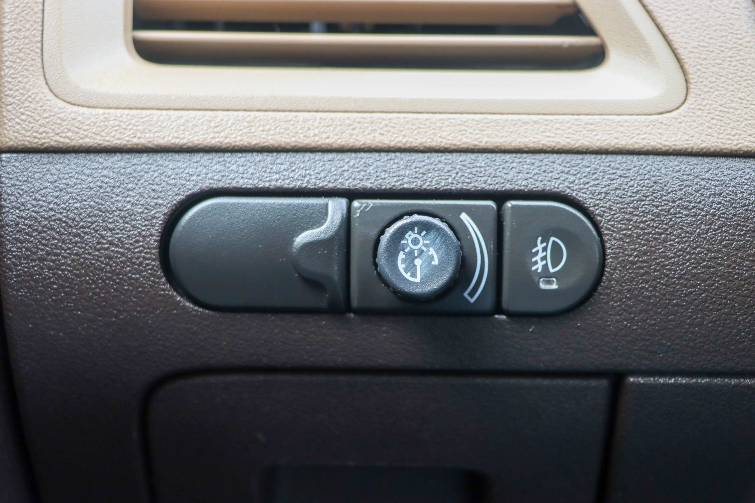 Used 2009 Chevrolet Malibu LTZ FWD image 30