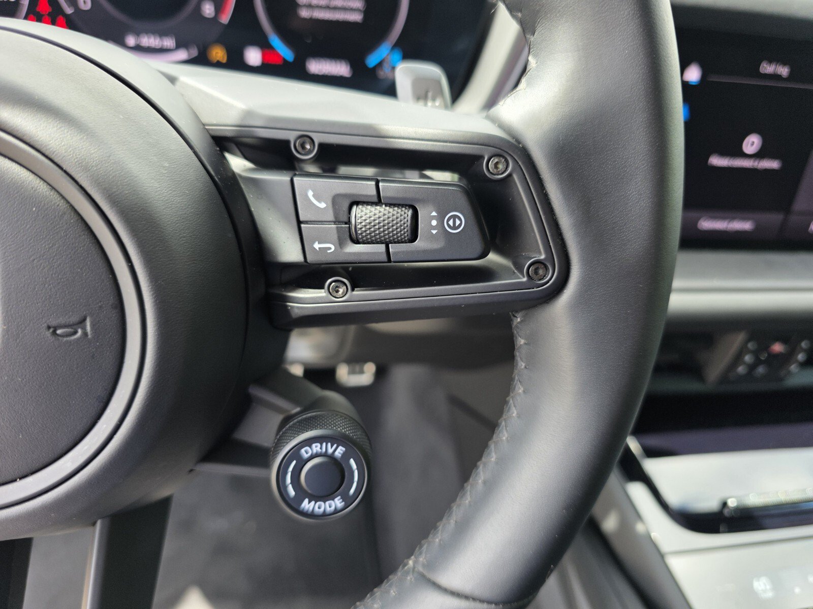Used 2025 Porsche Cayenne GTS AWD/4WD image 19