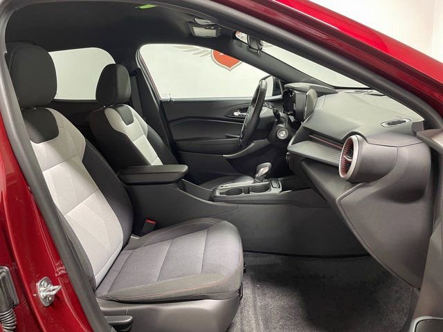 Used 2025 Chevrolet Trax RS FWD image 22