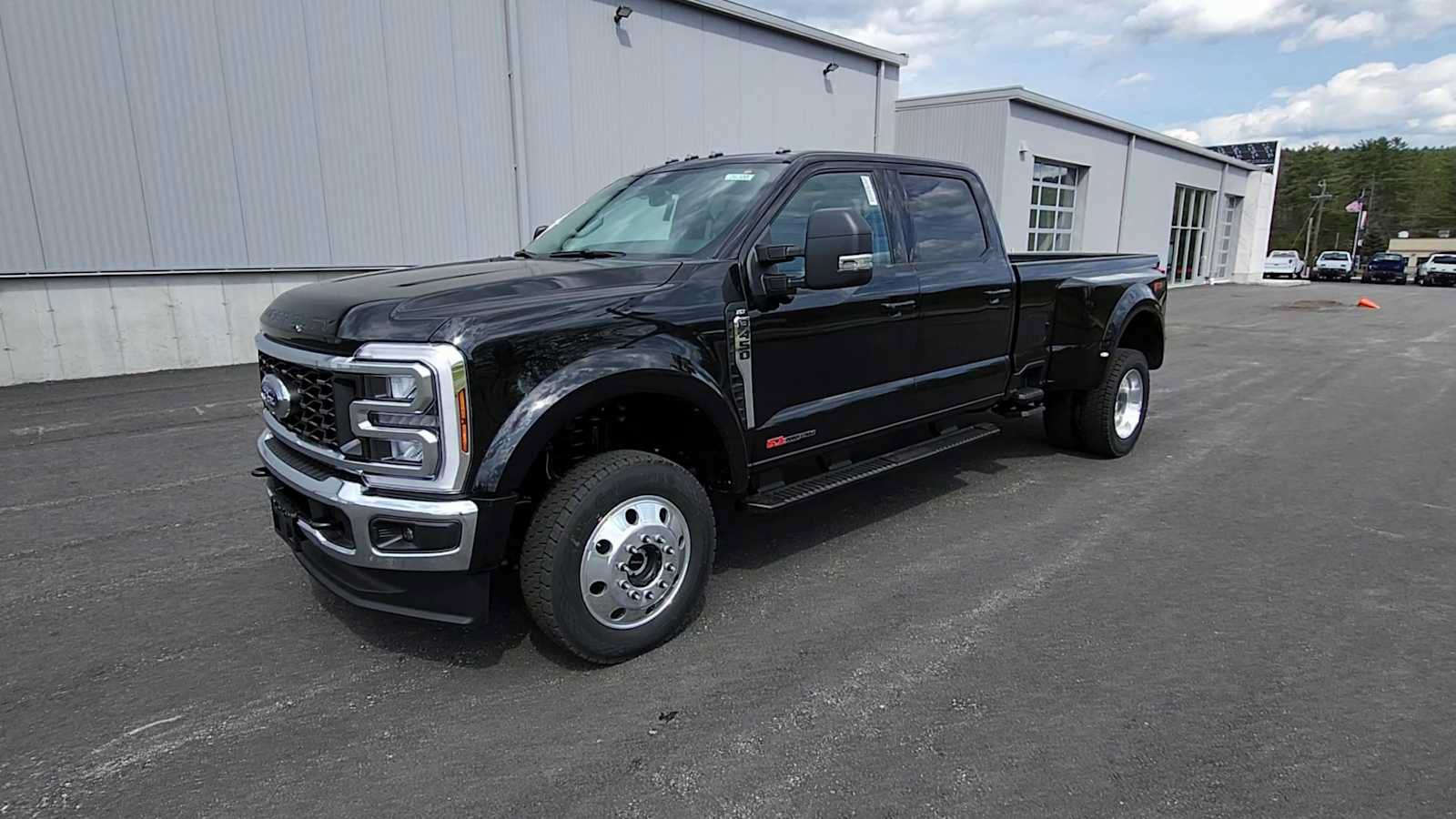 New 2026 Ford F450 XLT w/ XLT Premium Package AWD/4WD image 4