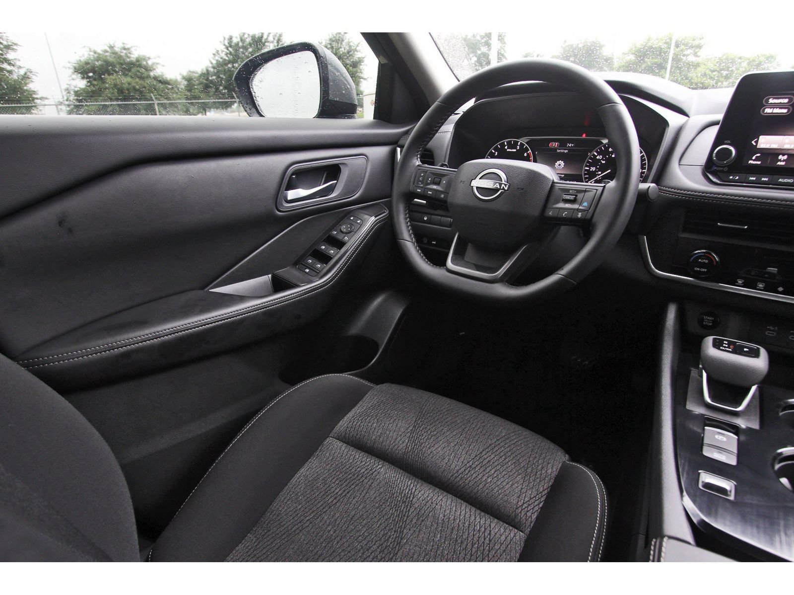Certified 2026 Nissan Rogue SV FWD image 11