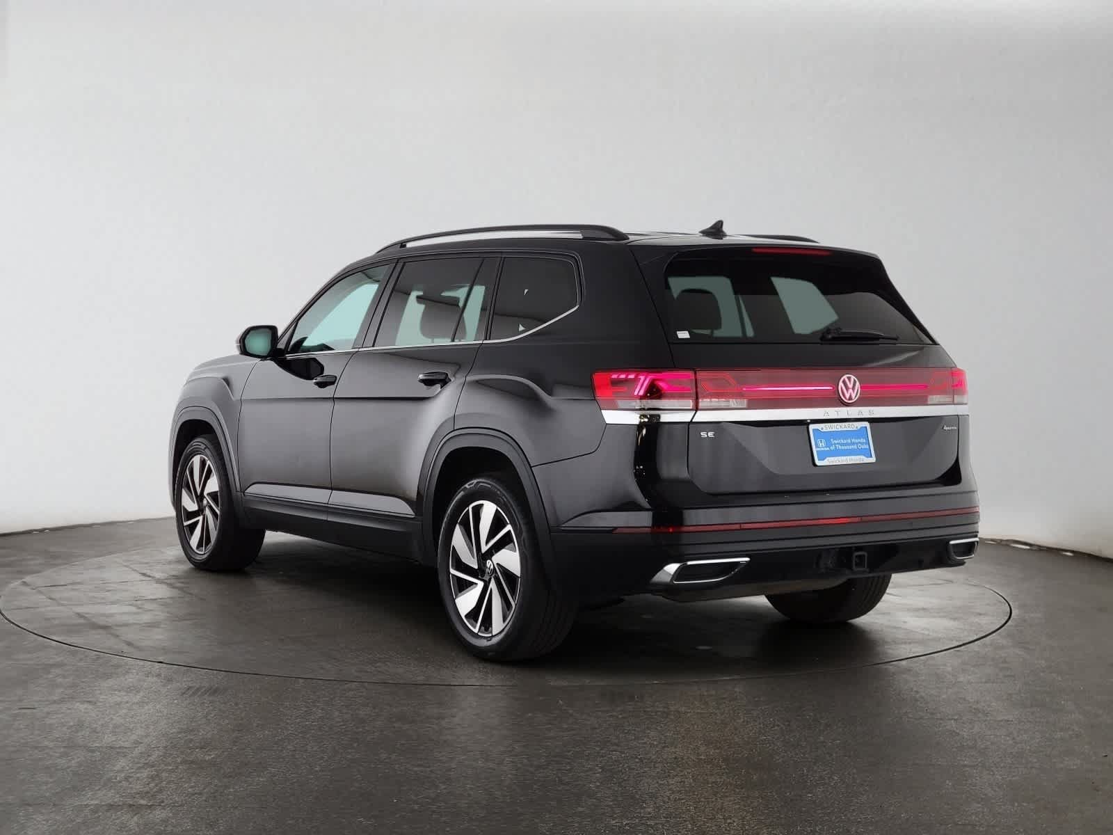 Used 2025 Volkswagen Atlas SE AWD/4WD image 5