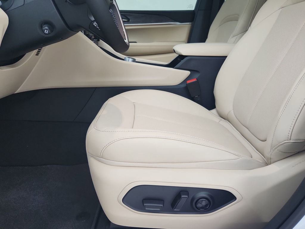 New 2025 Jeep Grand Cherokee L Limited w/ Luxury Tech Group II image 20