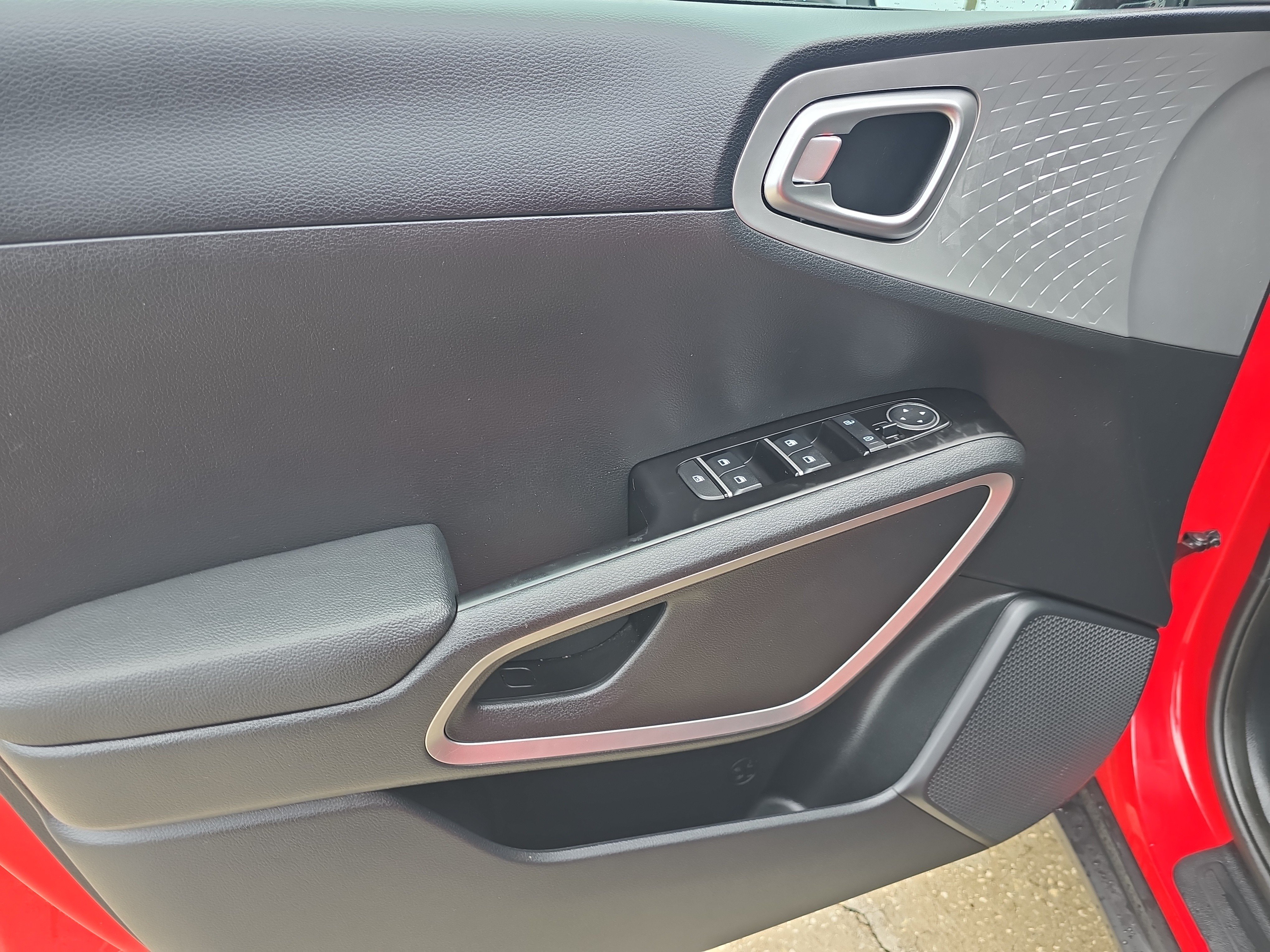 Certified 2025 Kia Soul LX FWD image 17