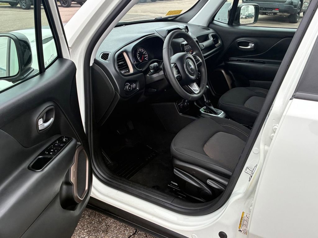Used 2023 Jeep Renegade Latitude image 13