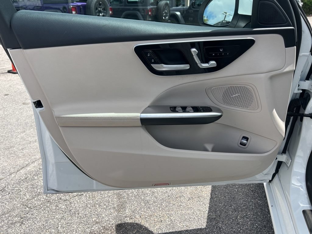 Used 2025 Mercedes-Benz C 300 Sedan image 32