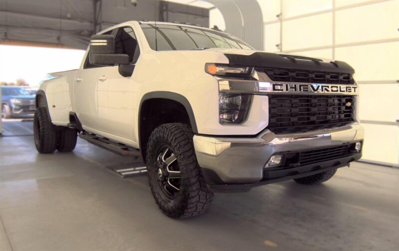 Used 2022 Chevrolet Silverado 3500 LT w/ Convenience Package AWD/4WD image 2