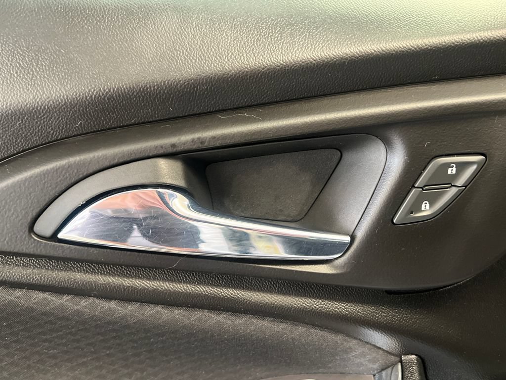 Used 2018 Chevrolet Malibu LT w/ Driver Confidence Package FWD image 35