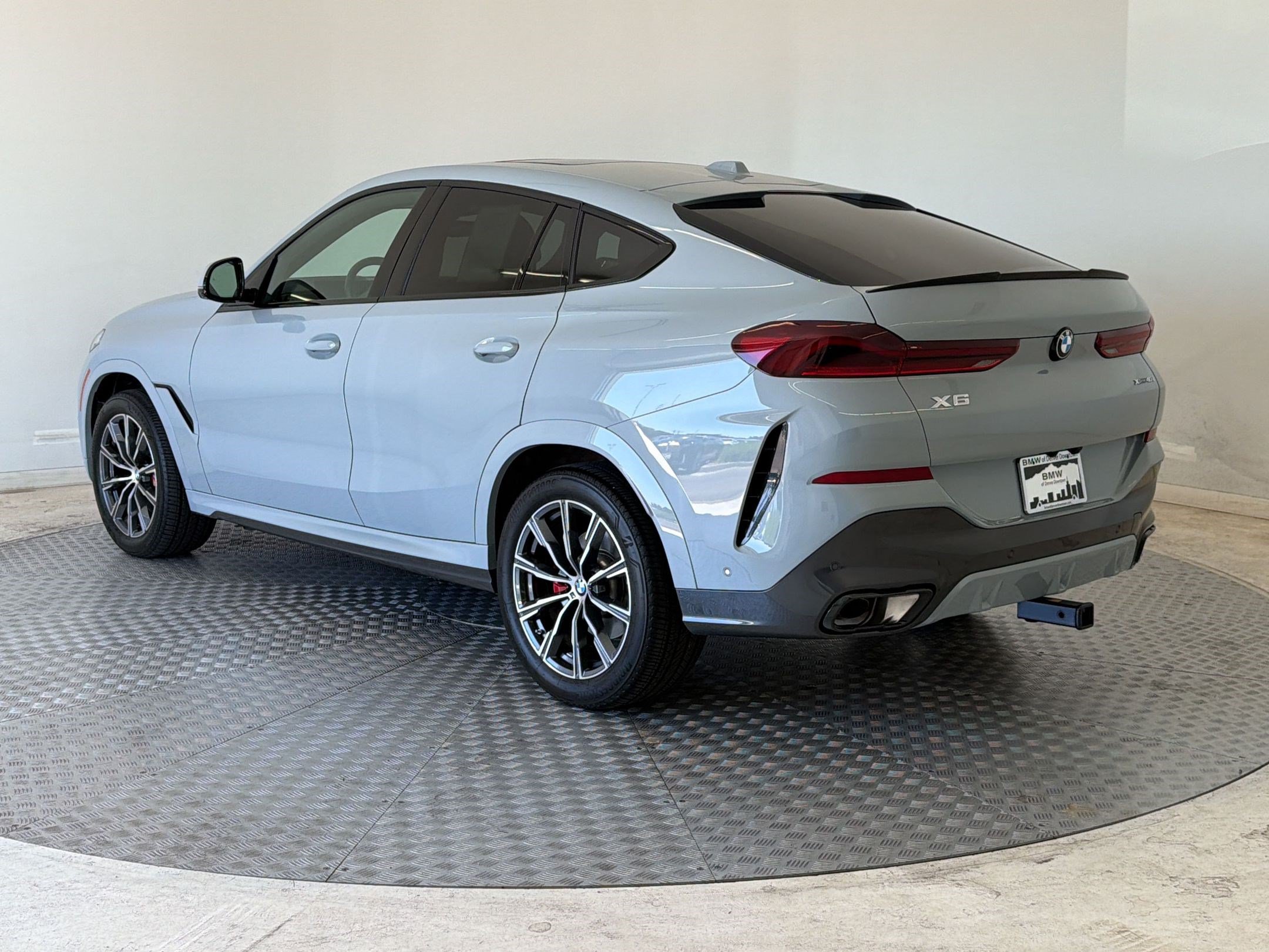 Used 2025 BMW X6 xDrive40i w/ Premium Package AWD/4WD image 3