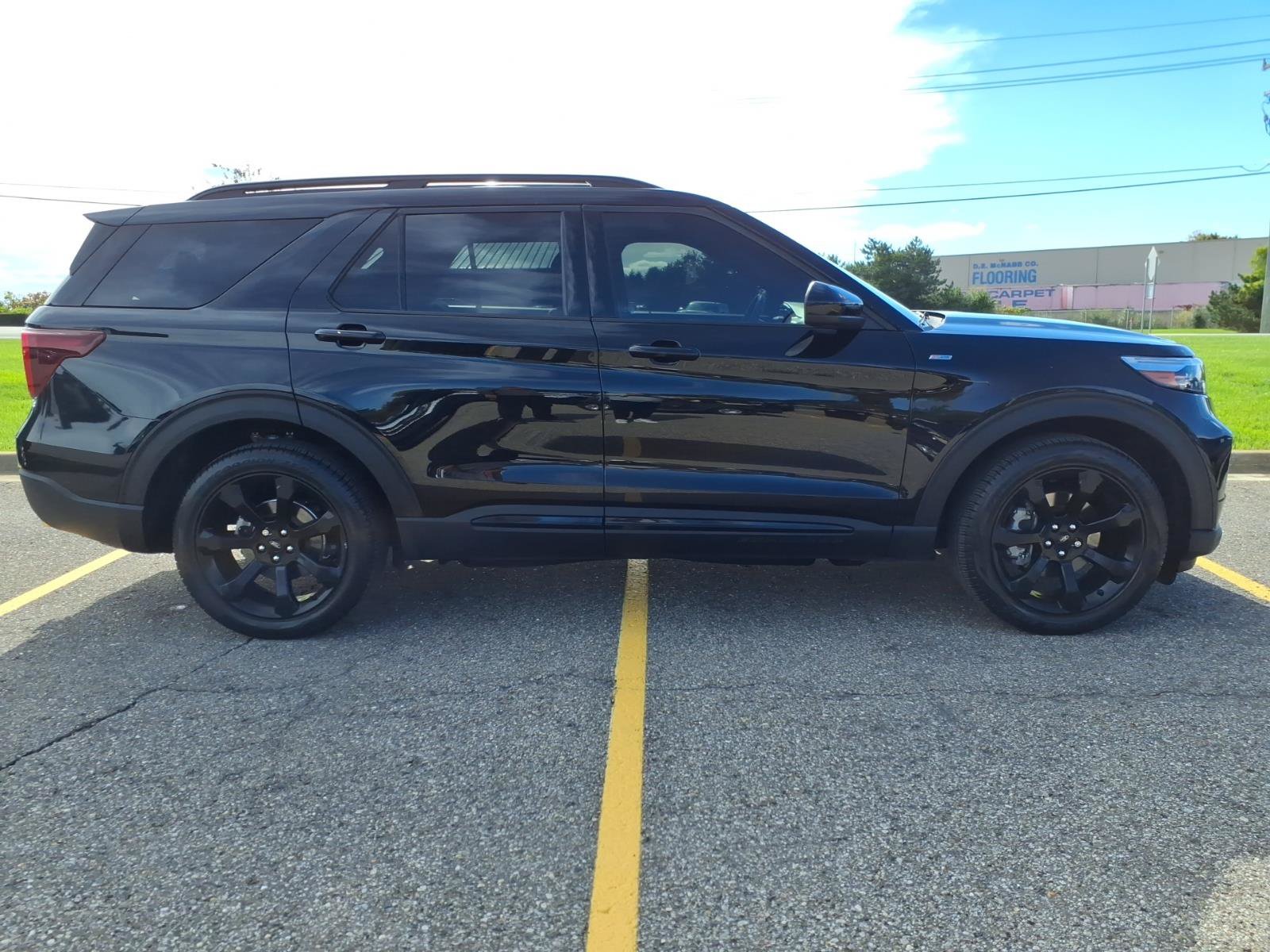 Used 2023 Ford Explorer ST-Line w/ Class IV Trailer Tow Package AWD/4WD image 9