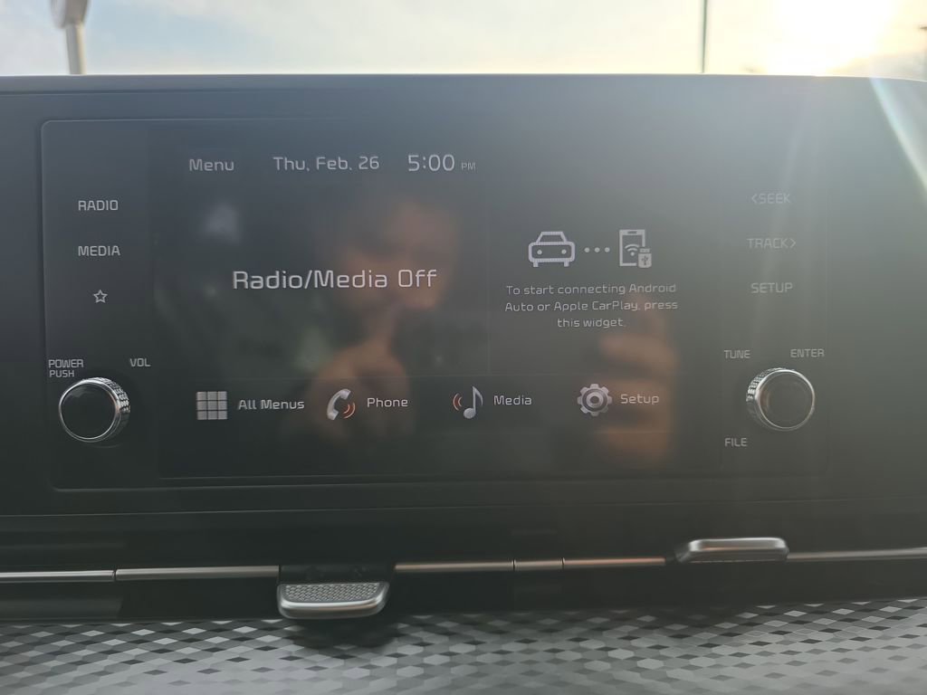 Used 2023 Kia Carnival LX image 26