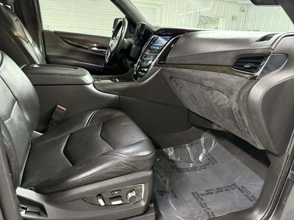 Used 2016 Cadillac Escalade ESV Platinum AWD/4WD image 37