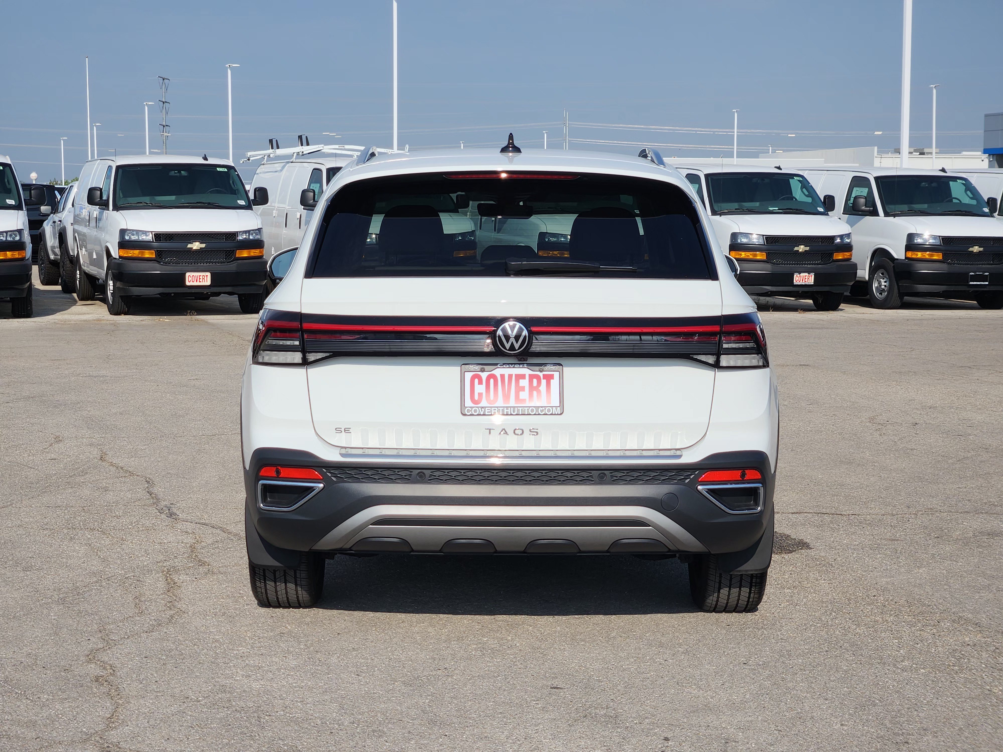 Used 2025 Volkswagen Taos SE FWD image 6