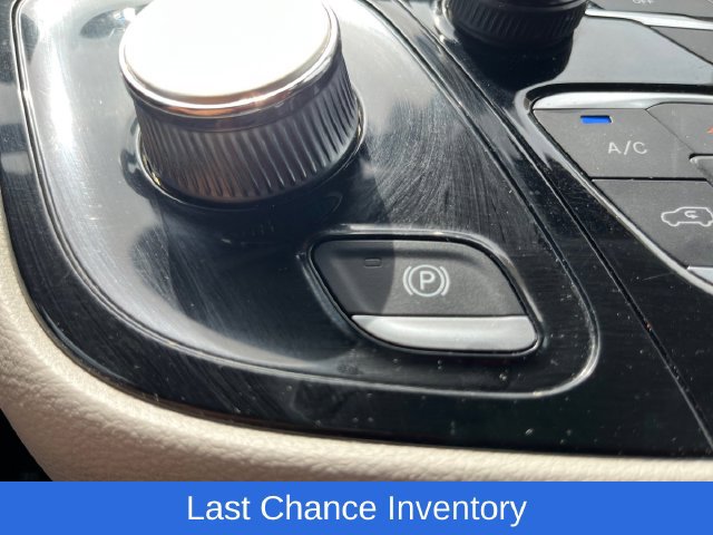 Used 2023 Chrysler Voyager LX FWD image 28